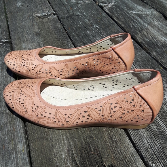 Baretraps Memory Foam Mariah Flats Red Rose - Picture 2 of 4